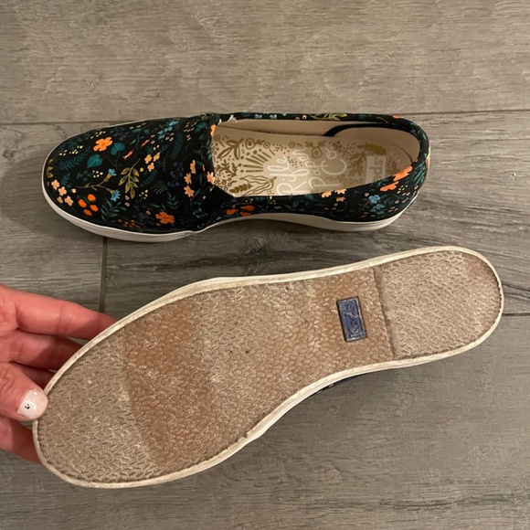 Shoes - Picture 5 of 6